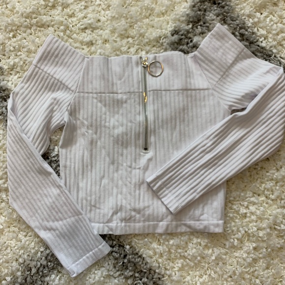 White off the shoulder shirt - Picture 2 of 2